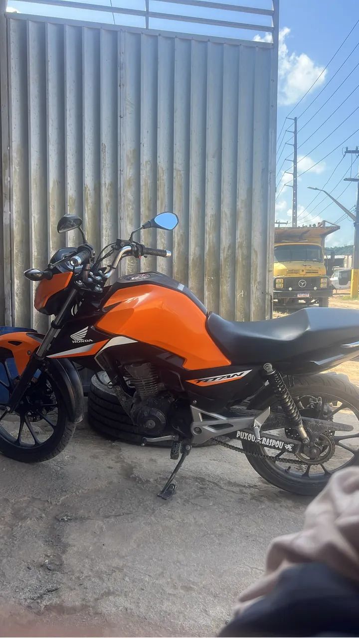 Troco carro com ar um gol Parati 