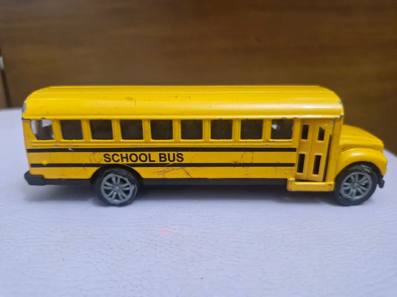 Miniatura ônibus escolar de metal - Foto 3