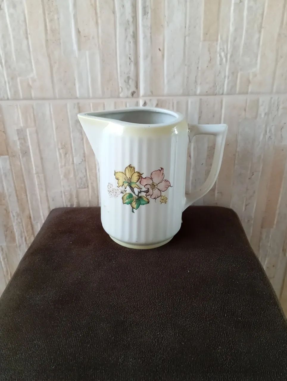 Leiteira em louça 