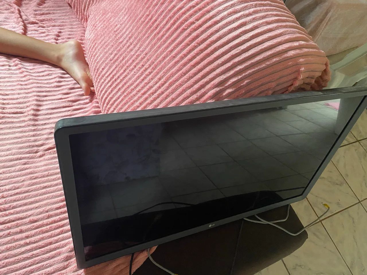 Vendo essa smart TV LG de 32 polegadas completa