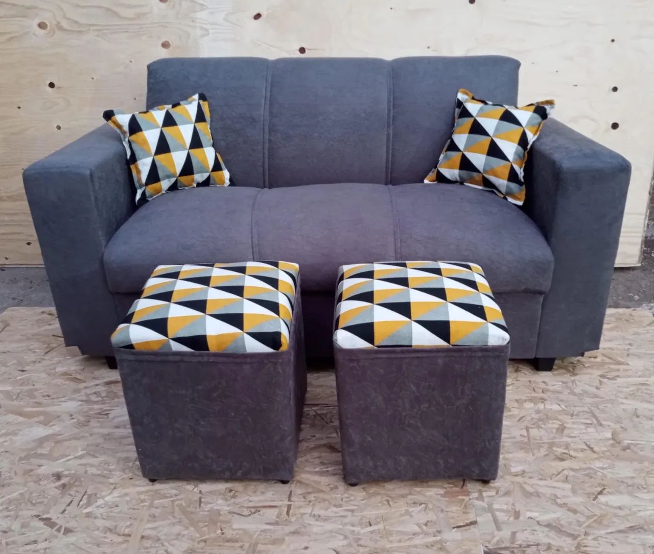 Sofa de 3 lugares mais 2 puff - Foto 3