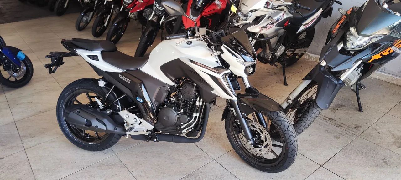 YAMAHA FZ250カウル ホワイト Yamaha 250 Fazer Connected 2026 - 1492372215 | OLX