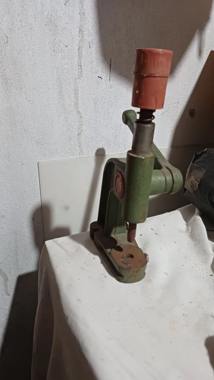 Maquina pregar  botão manual