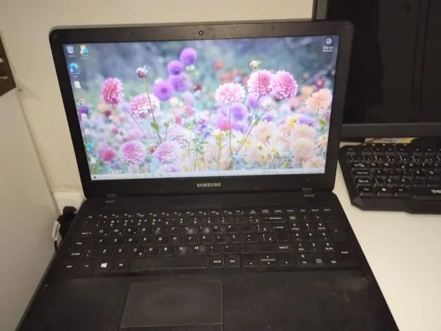 Notebook Samsung Essentials E21 NP300E5M