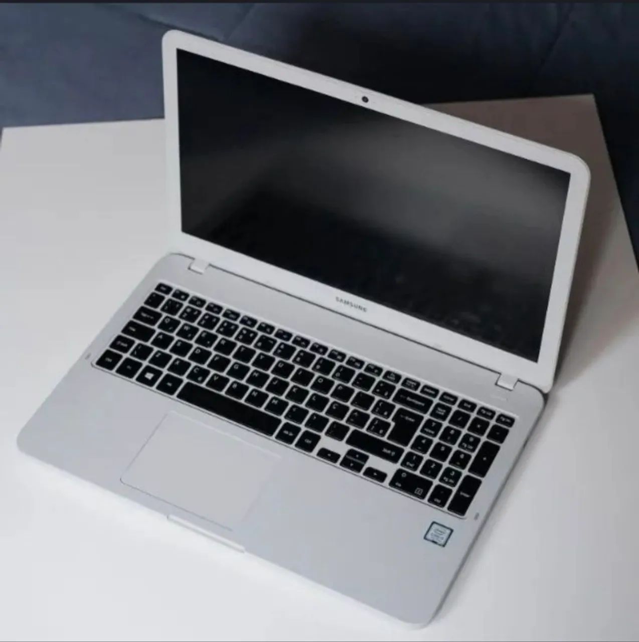 Notebook Essentials e30 