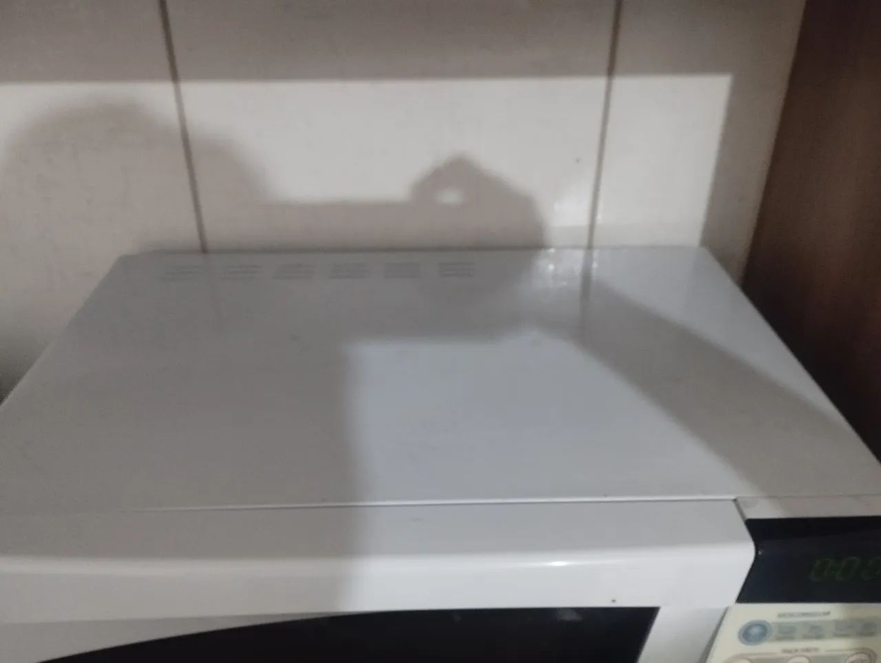Vendo microondas Eletrolux 20L - Foto 3