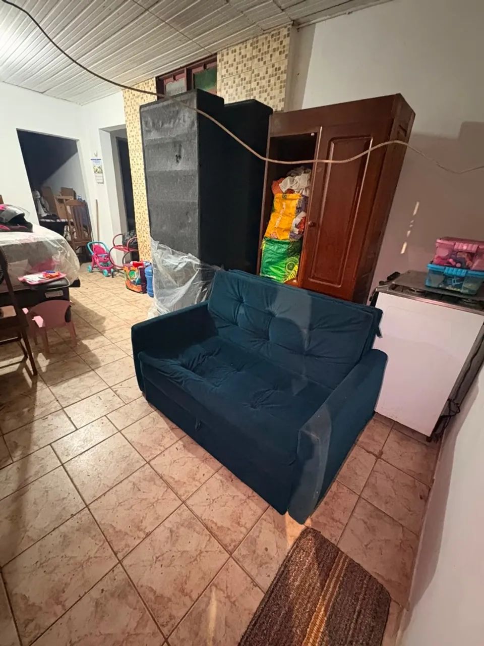 Vendo um sofá cama, dois lugares bem espaço  - Foto 2