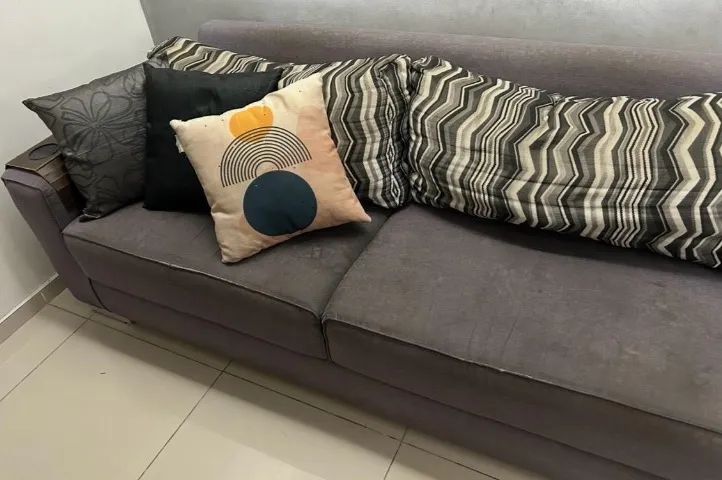 Sofá 3 lugares cinza em bom estado. PROMOÇÃO 