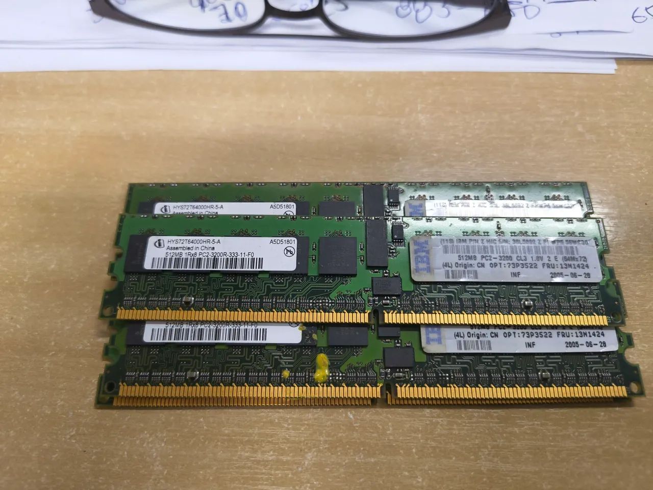 5 pente de memória DDR-2 PC- 3200 512MB cada