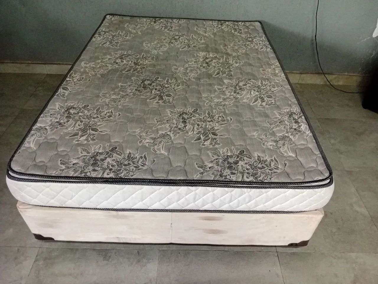 Vendo cama de casal padrão entrego 