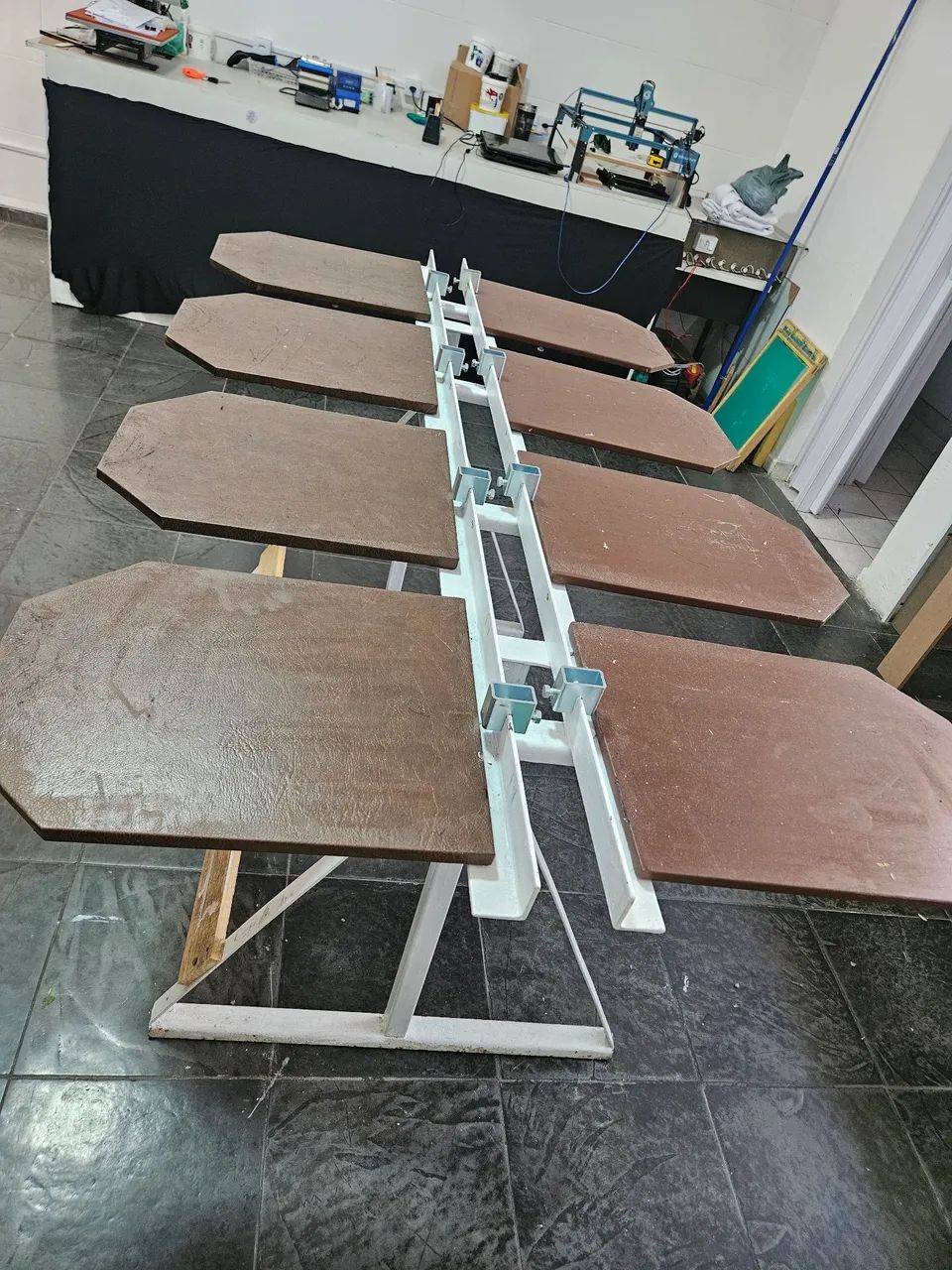 Mesa para estampar camisetas 8 berços 