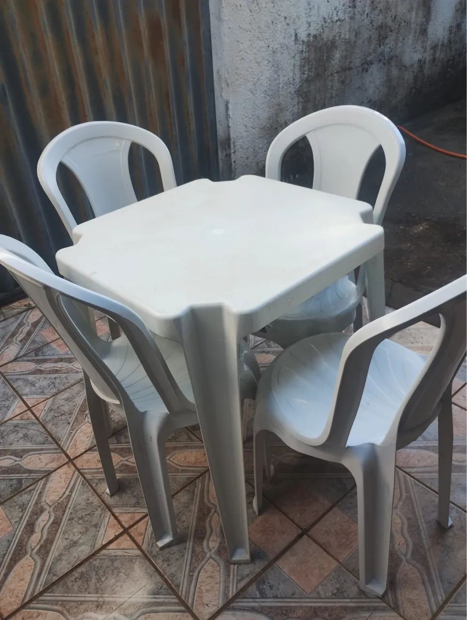 Mesa e cadeiras Barato demais!!!