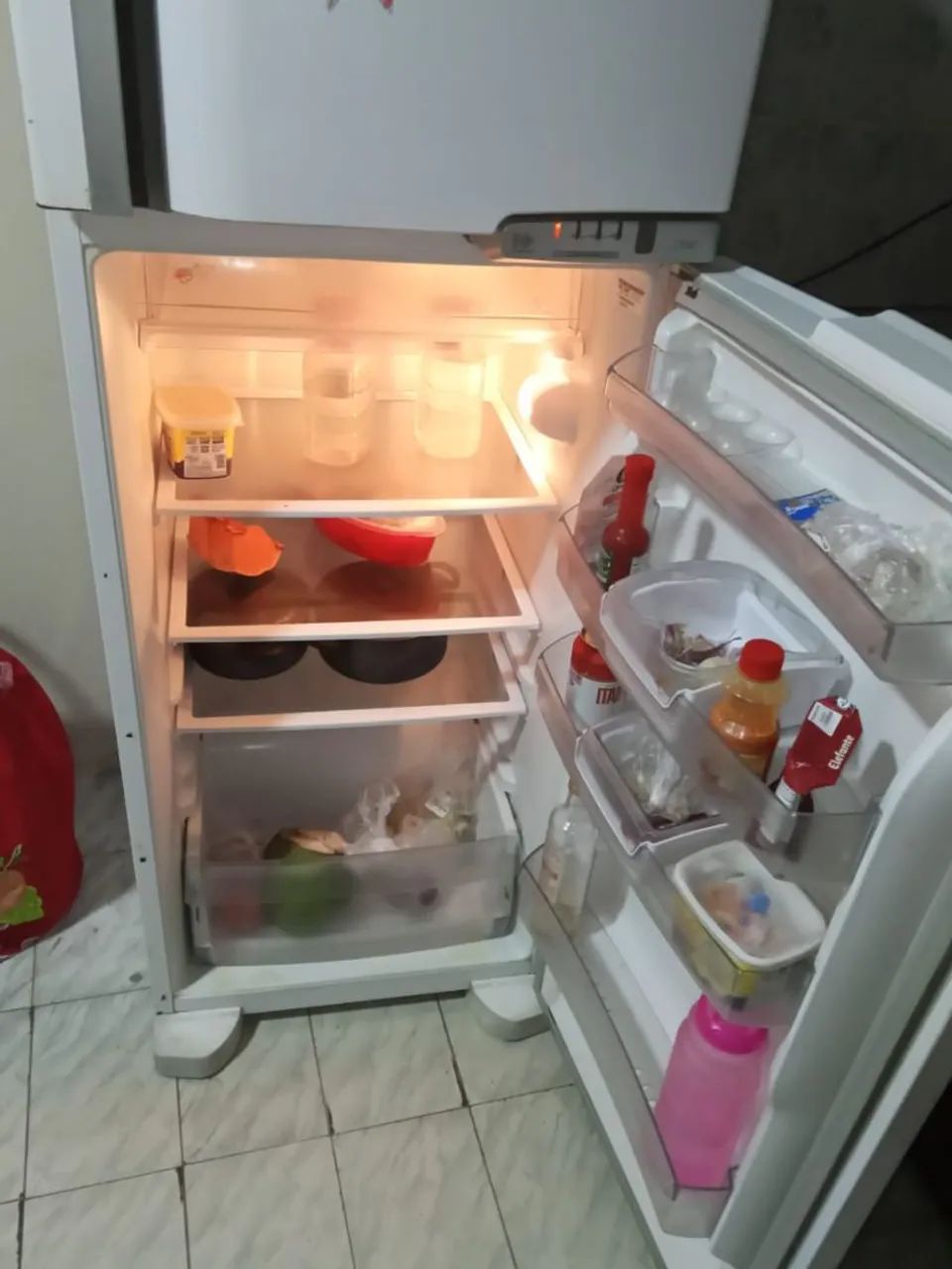 Geladeira Brastemp está funcionando perfeitamente tem algum marca de uso - Foto 4