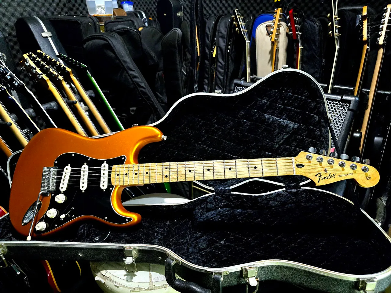 fender stratocaster american select hss antique Burts 2012