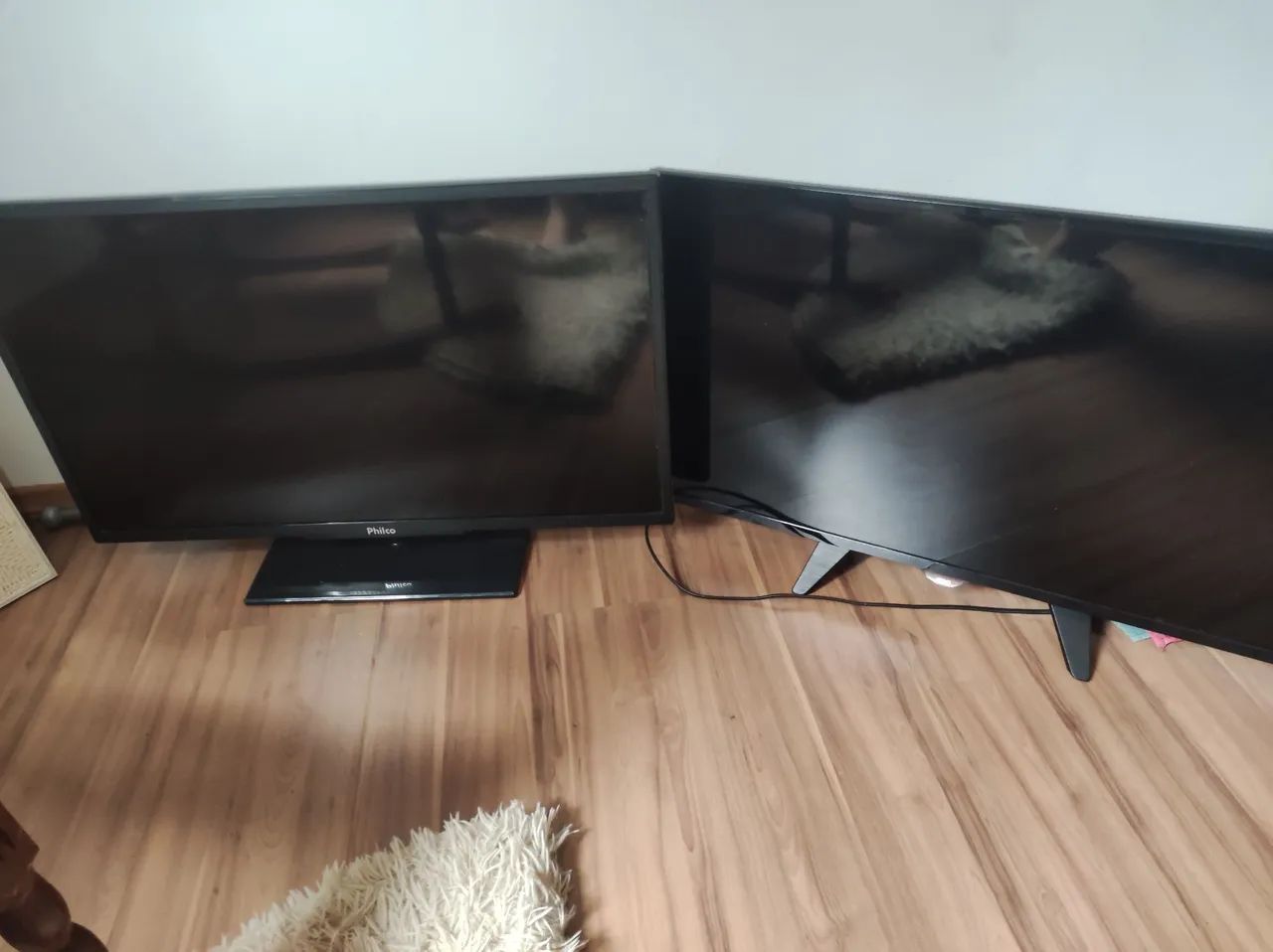 Duas TVs de 32 polegadas - AOC e Philco