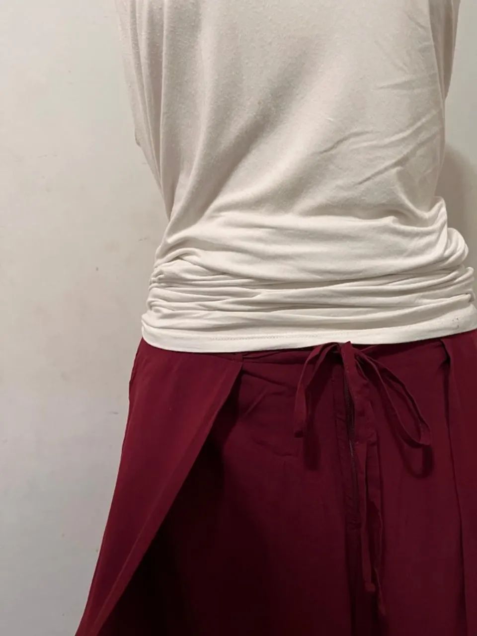 Calça vinho com detalhe transpassado - Foto 2