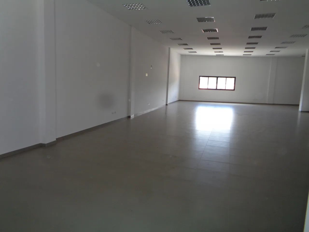 LOJA JÁ COM DIVISÕES E UMA ÓTIMA LOCALIZAÇÃO. - Foto 4