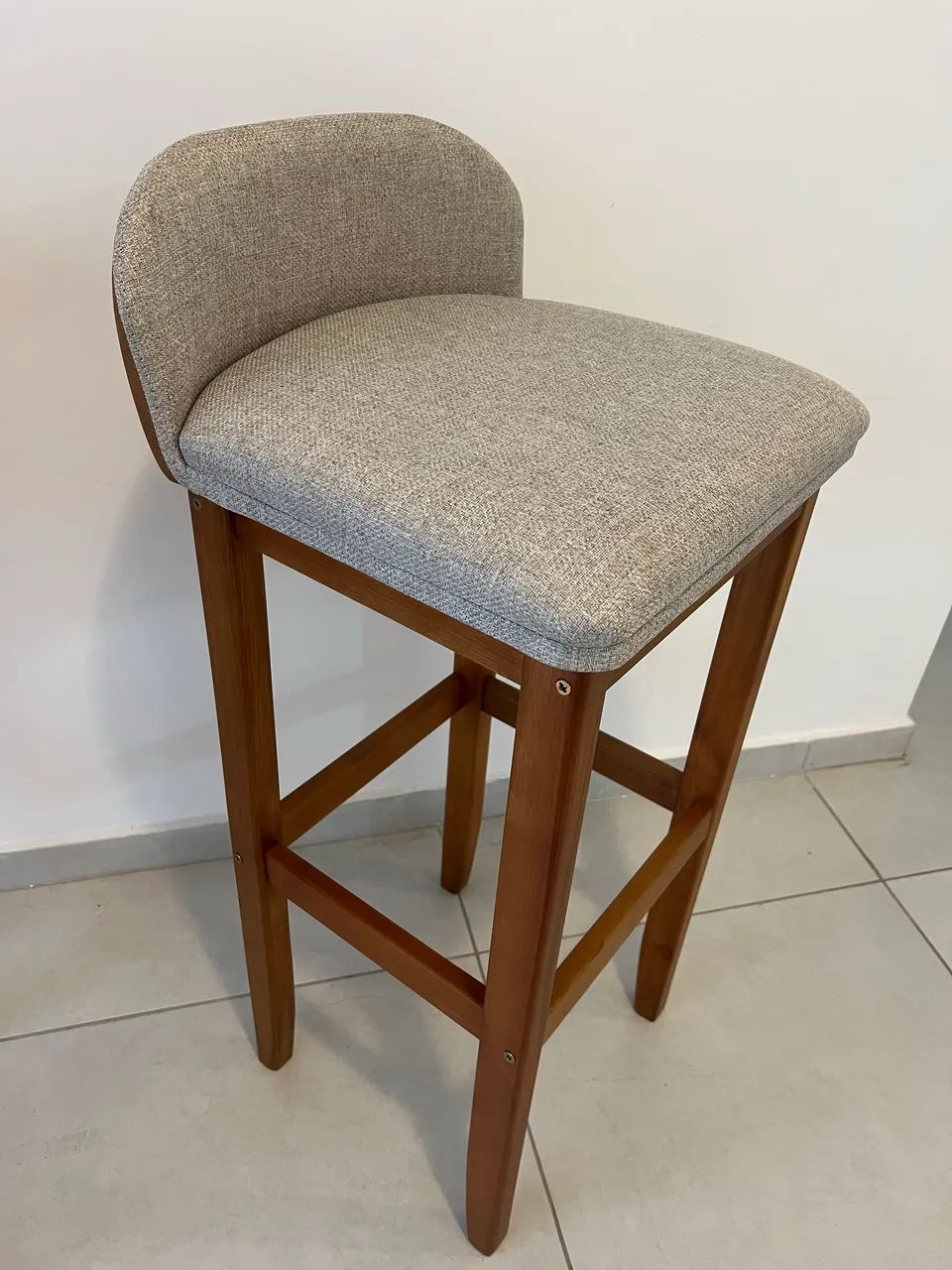 Banquetas em madeira e linho - Foto 2