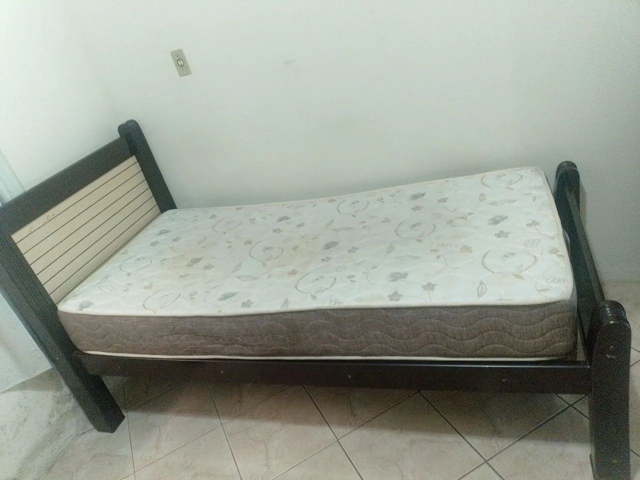 Cama de solteiro com colchão 