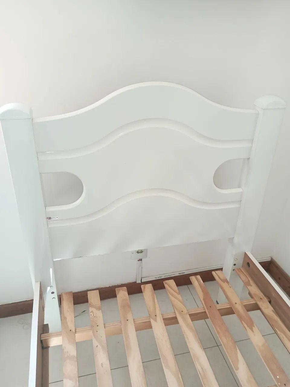 Vendo cama de solteiro em MDF