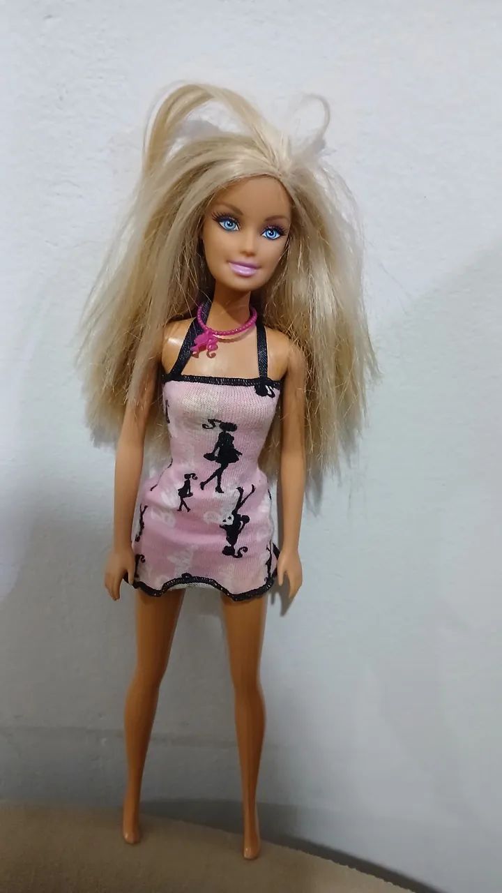 Barbie Chic da linha de entrada ("Basic Entry / Chic doll anos 2000)