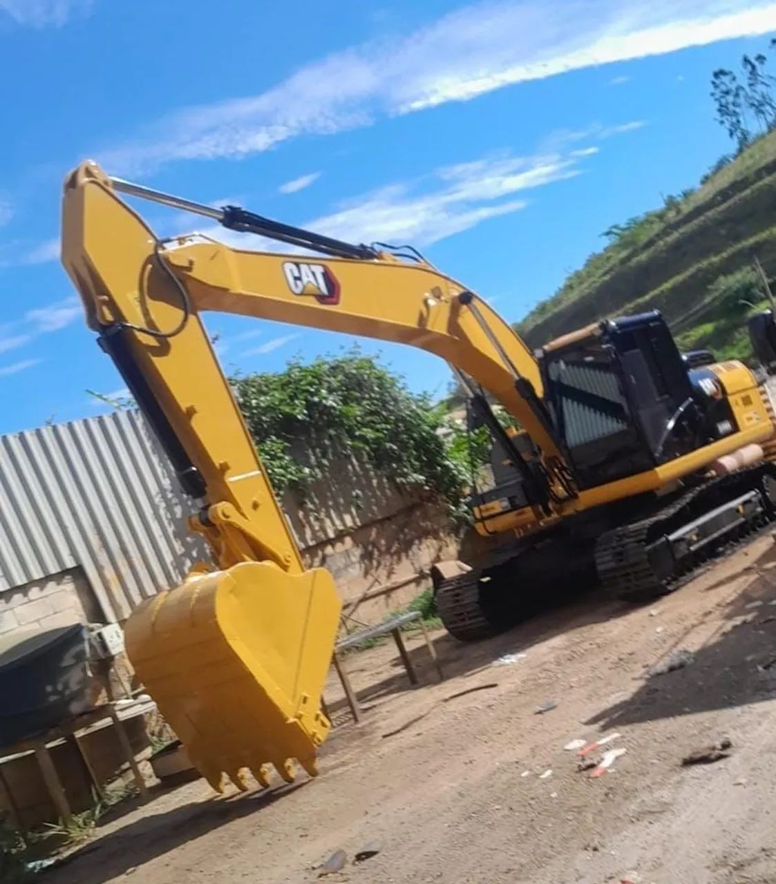 ESCAVADEIRA CATERPILLAR 320 DL2