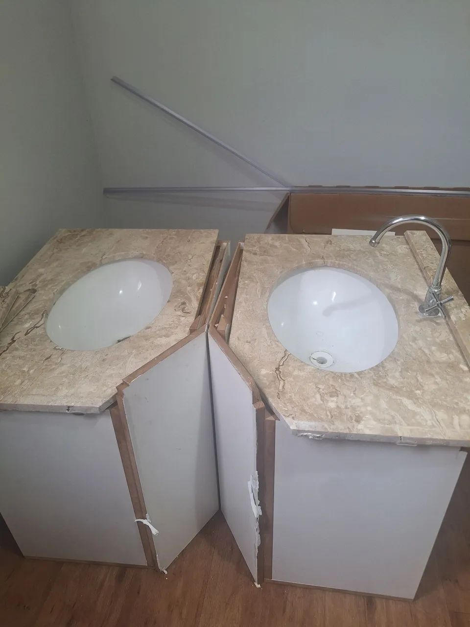 Pias para banheiro co. Gabinete e torneira  - Foto 3