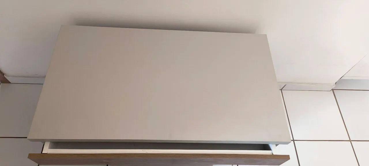 Mesa suspensa para estudo em mdf