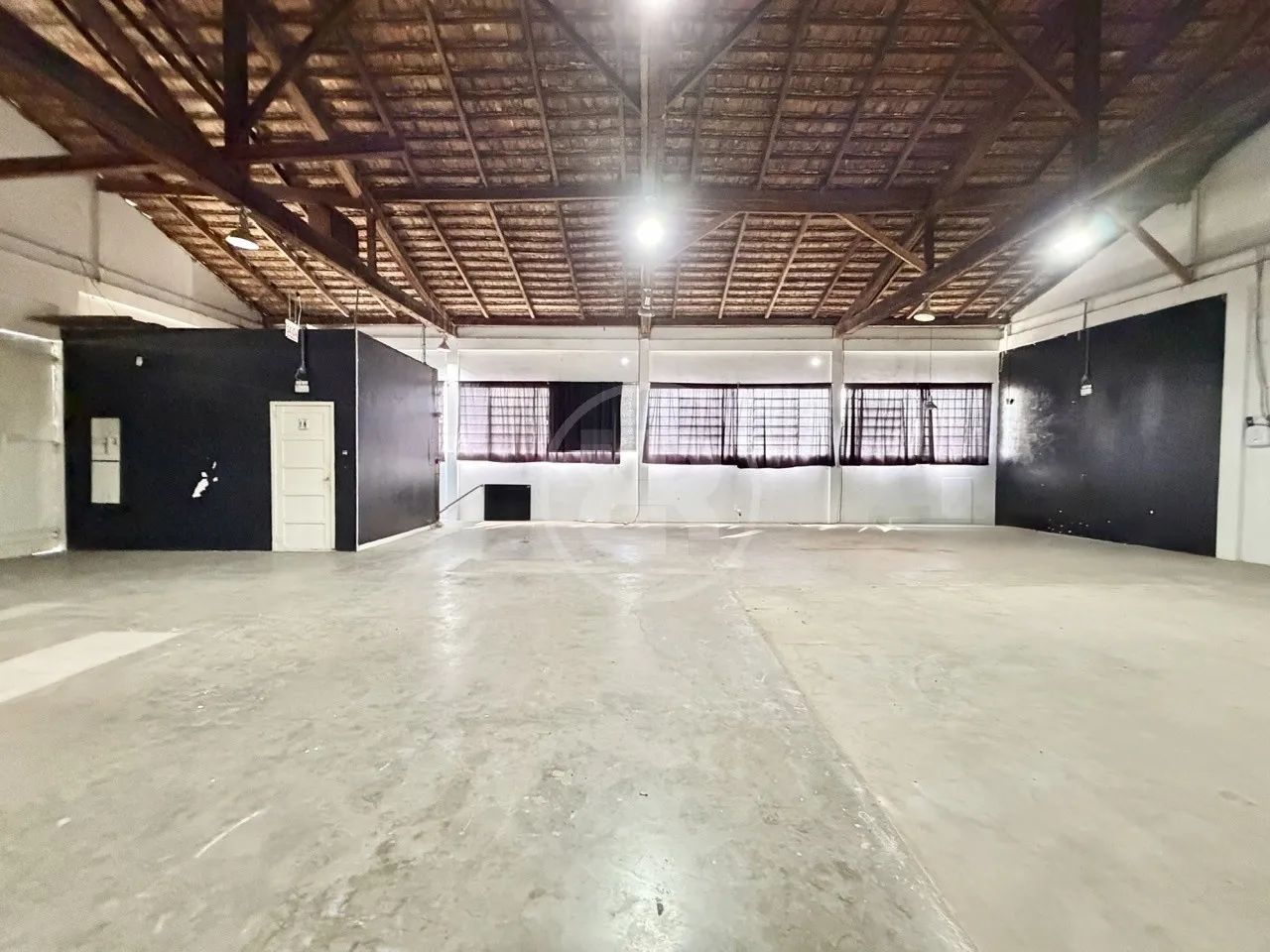 Galpão Comercial com 198m², Escritórios e Área Logística, para Alugar Próximo ao Centro, n - Foto 4