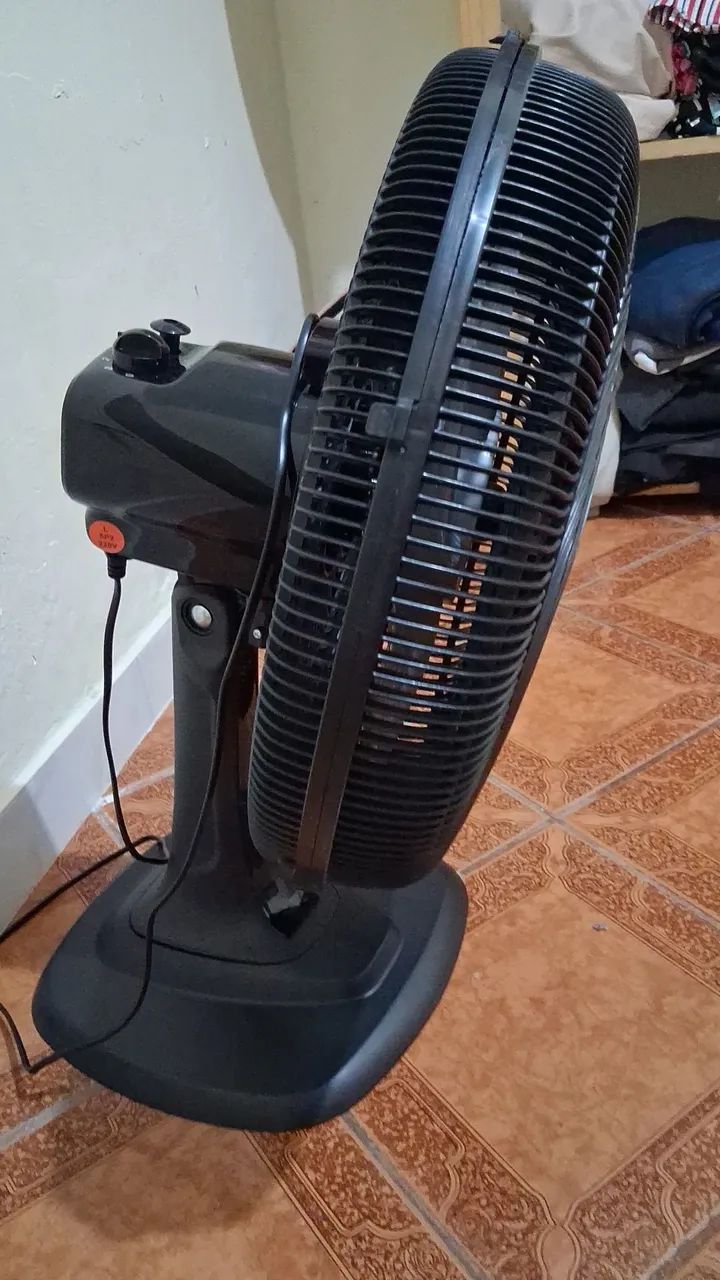 Vendo Ventilador Com Menos De 1 mês De Uso, 220v