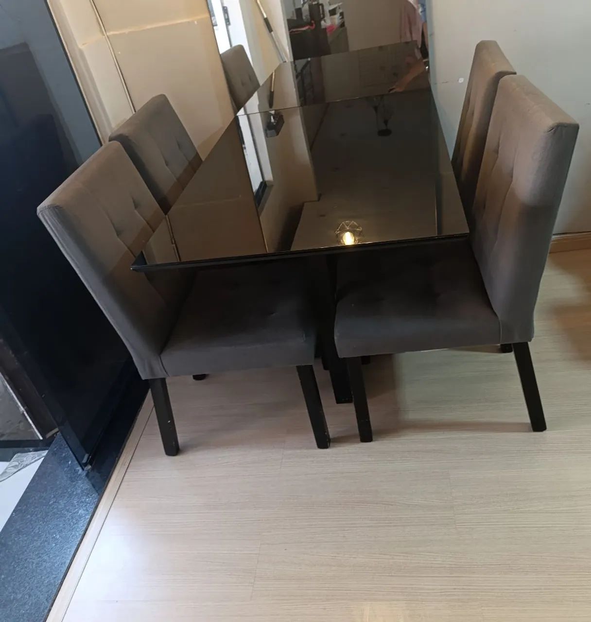 Mesa de jantar com 4 cadeiras 