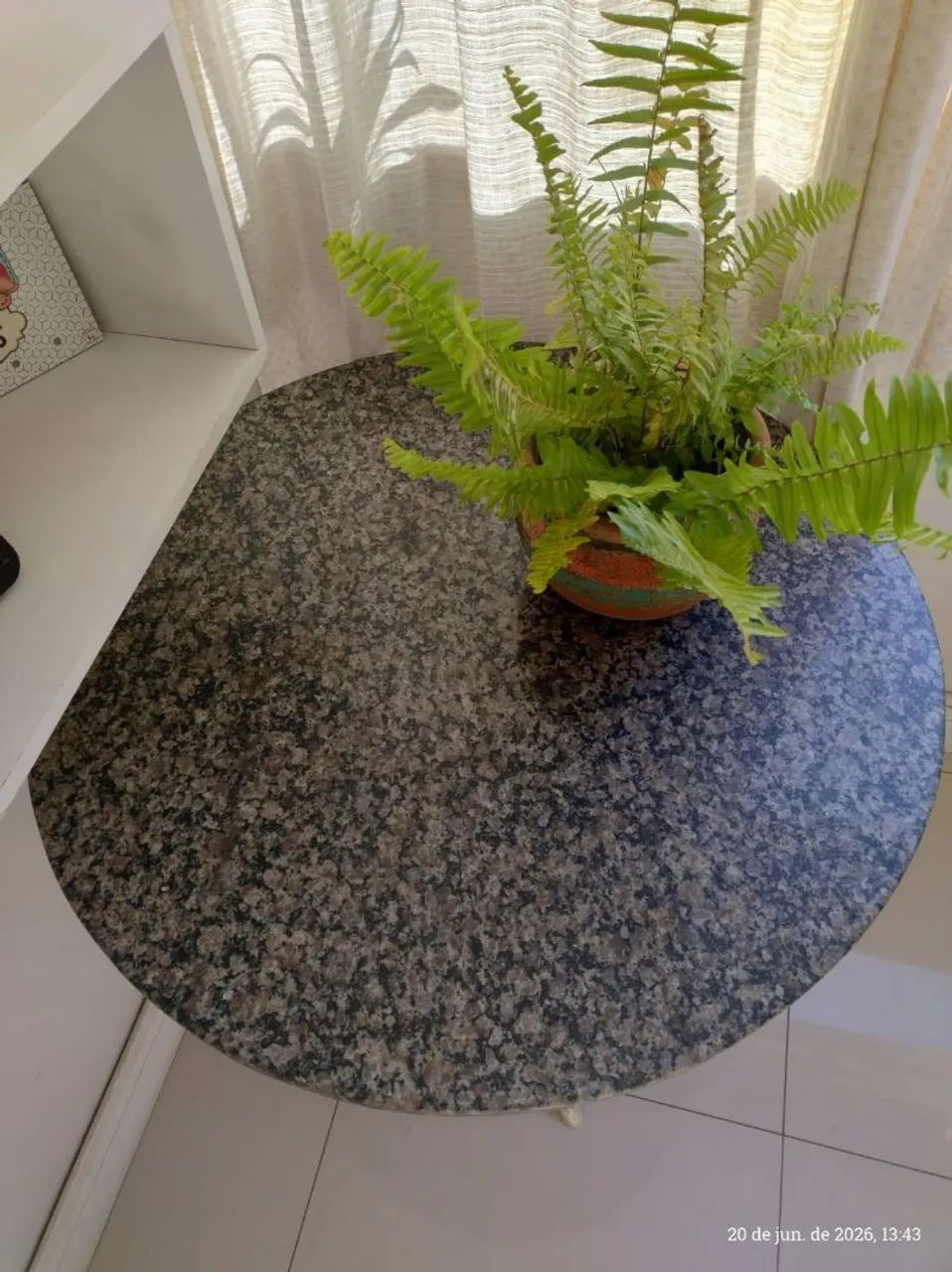 Mesa Redonda Compacta Com Tampo de Granito e Base de Metal - Foto 2