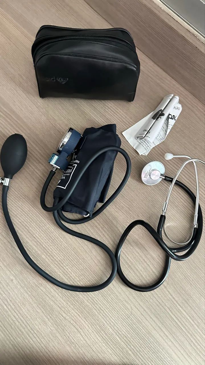 kit de aparelho de pressão manual + estetoscópio + estojo. 