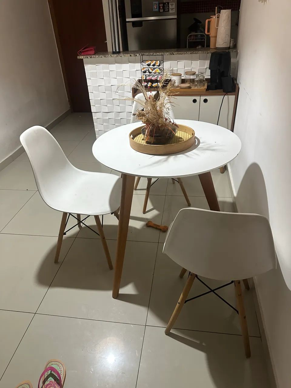 Round table with 3 chairs65704316812547120