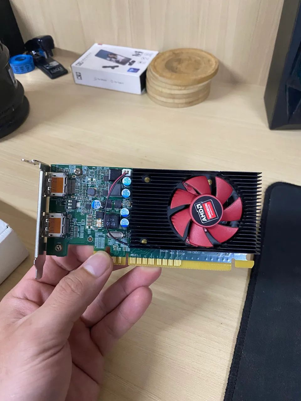Placa de Vídeo AMD Radeon R5 240 - Foto 2