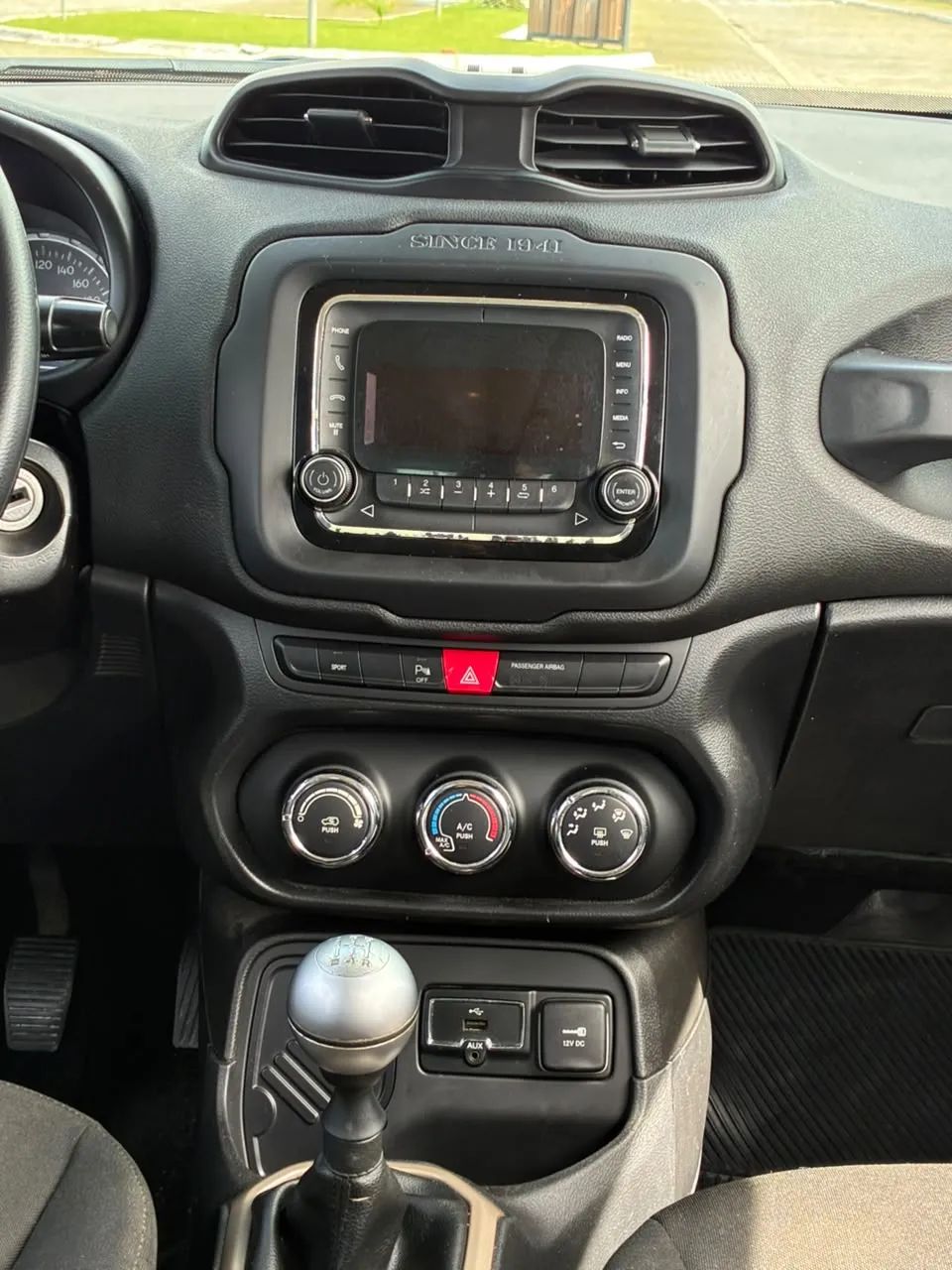 Jeep Renegade Sport 1.8 4x2 Flex 16V Mec., foto 17 de 20