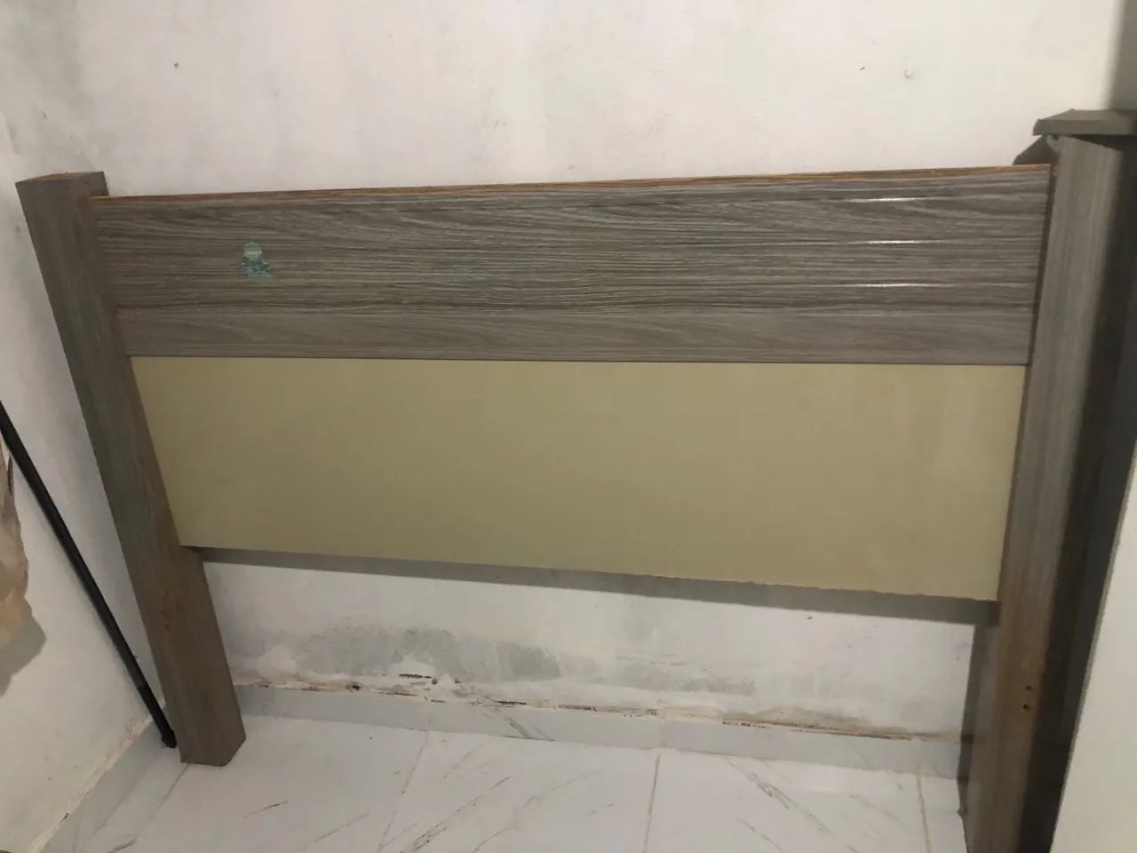 VENDO CAMA DE CASAL DE MADEIRA COMPLETA 