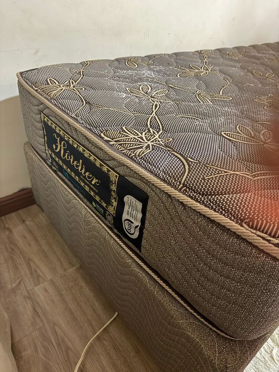 CAMA BOX SOLTEIRO MOLAS ENSACADAS COM BASE HOTELIER