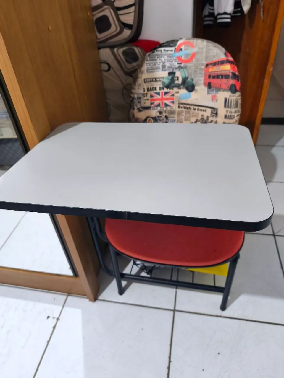 Cadeira escolar