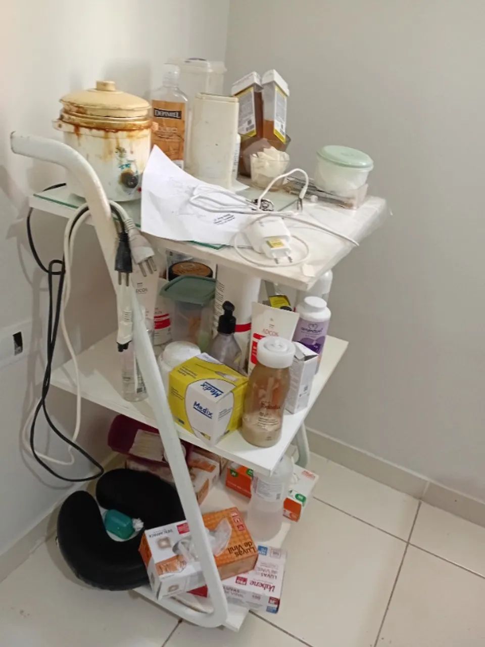 Mesa de apoio procedimento estético 437443919684587521
