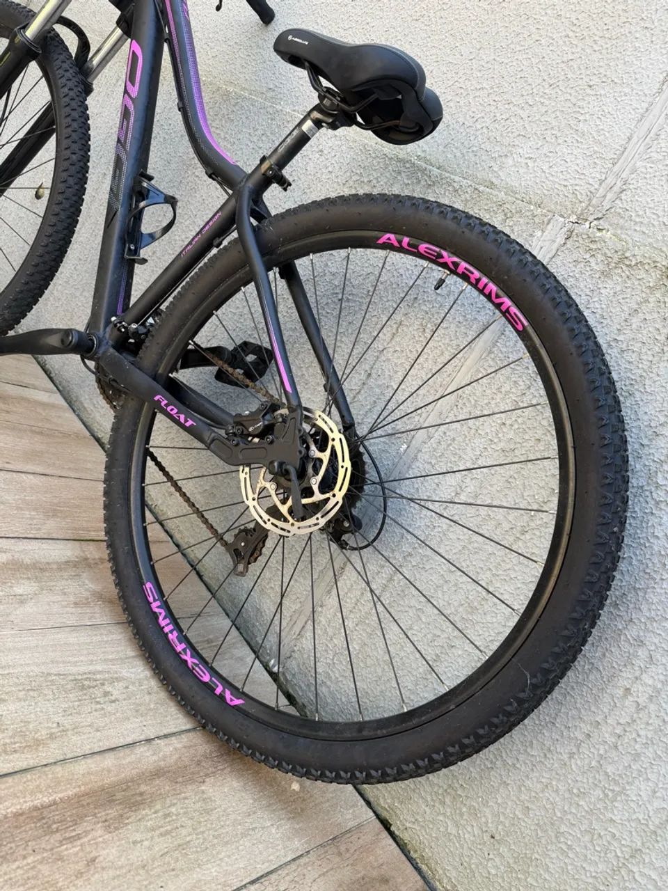 Bicicleta OGGI Float preta e rosa - mountain bike - Foto 4