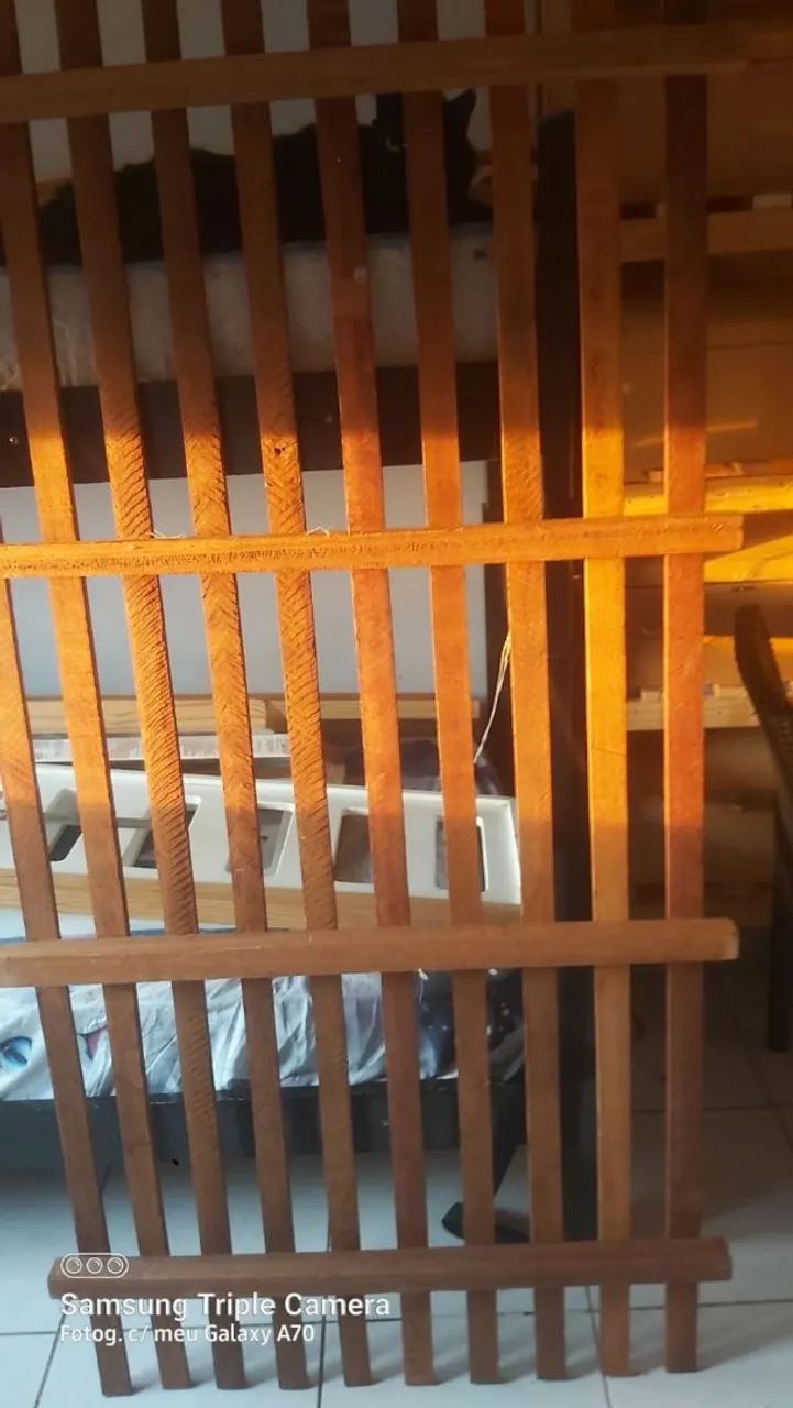 Cama de solteiro madeira maciça