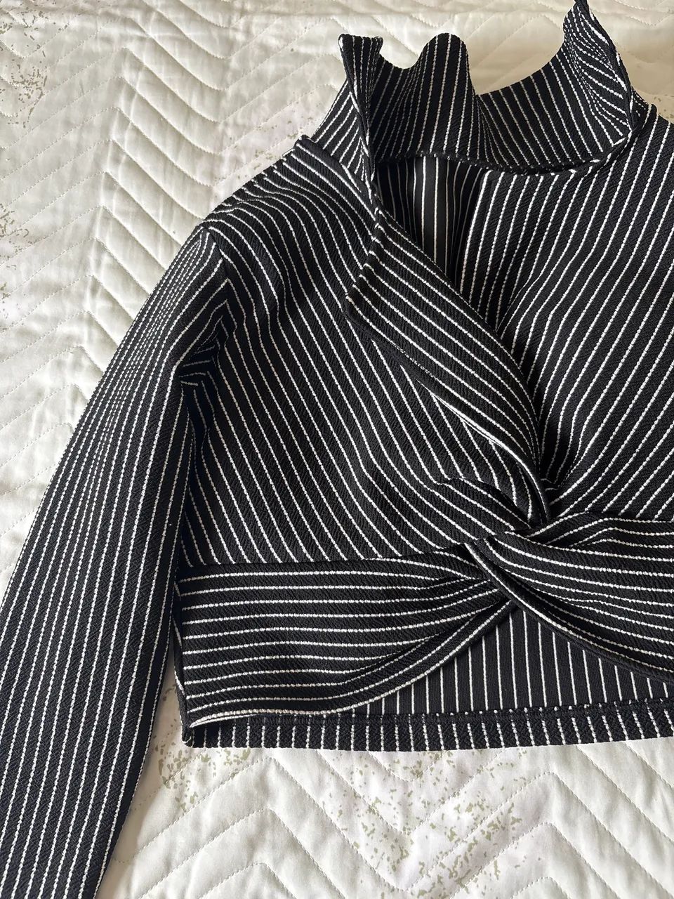 Roupa arrumada preta e branca - Foto 2