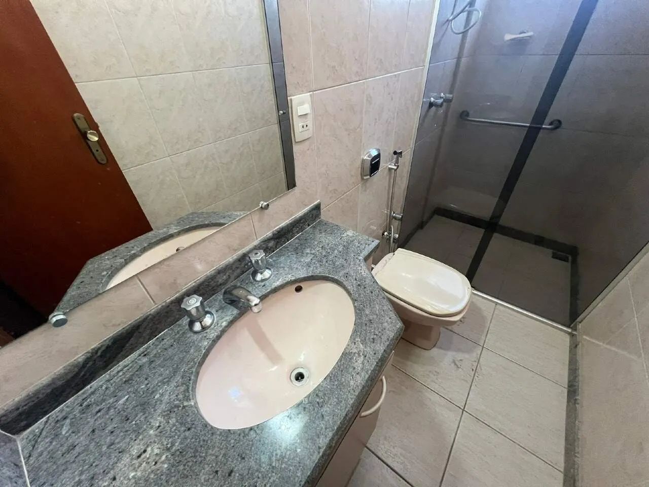 Alugo apartamento em Itaúna com excelente localização! - Foto 3