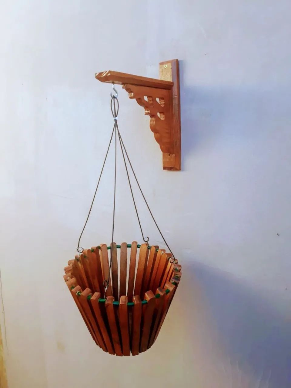 SUPORTE PARA PLANTAS? EM MADEIRA ?