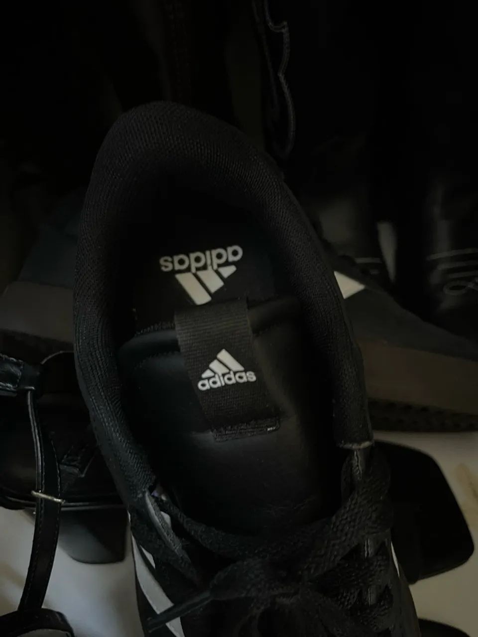 Tênis Adidas