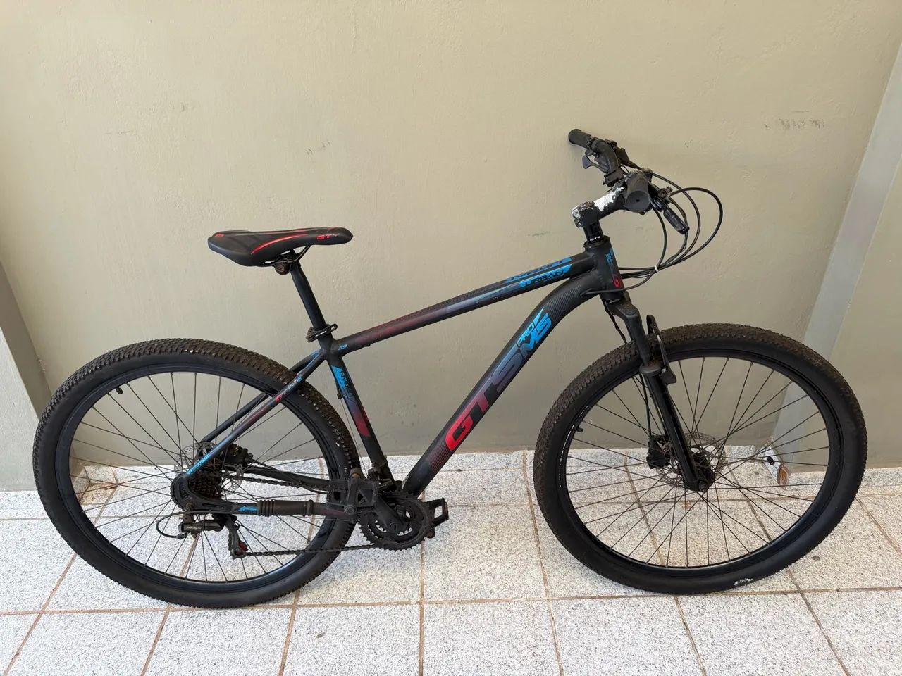 Bicicleta aro 29 GTS PRO M5 preta.