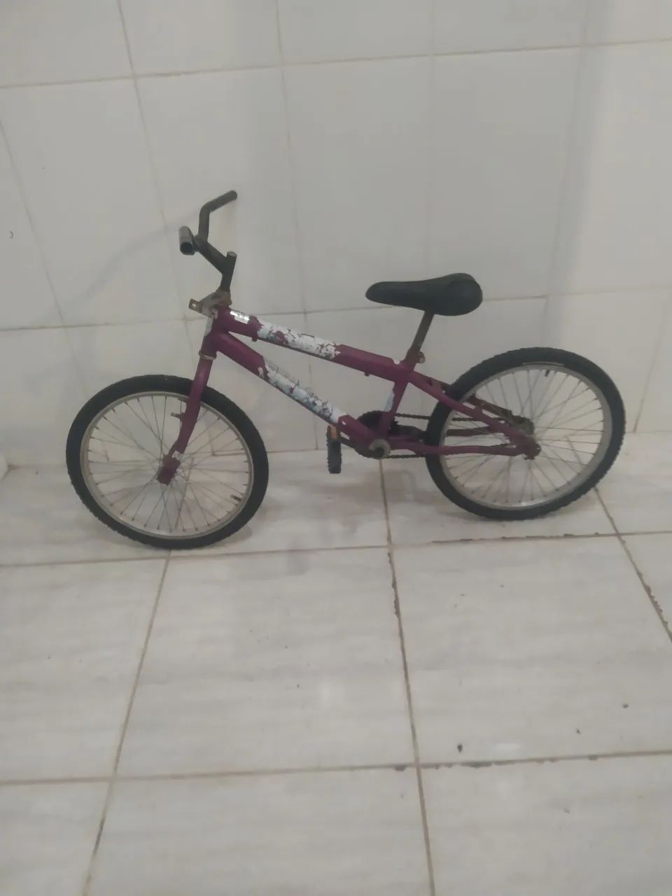 Bicicleta infantil algumas marcas de uso