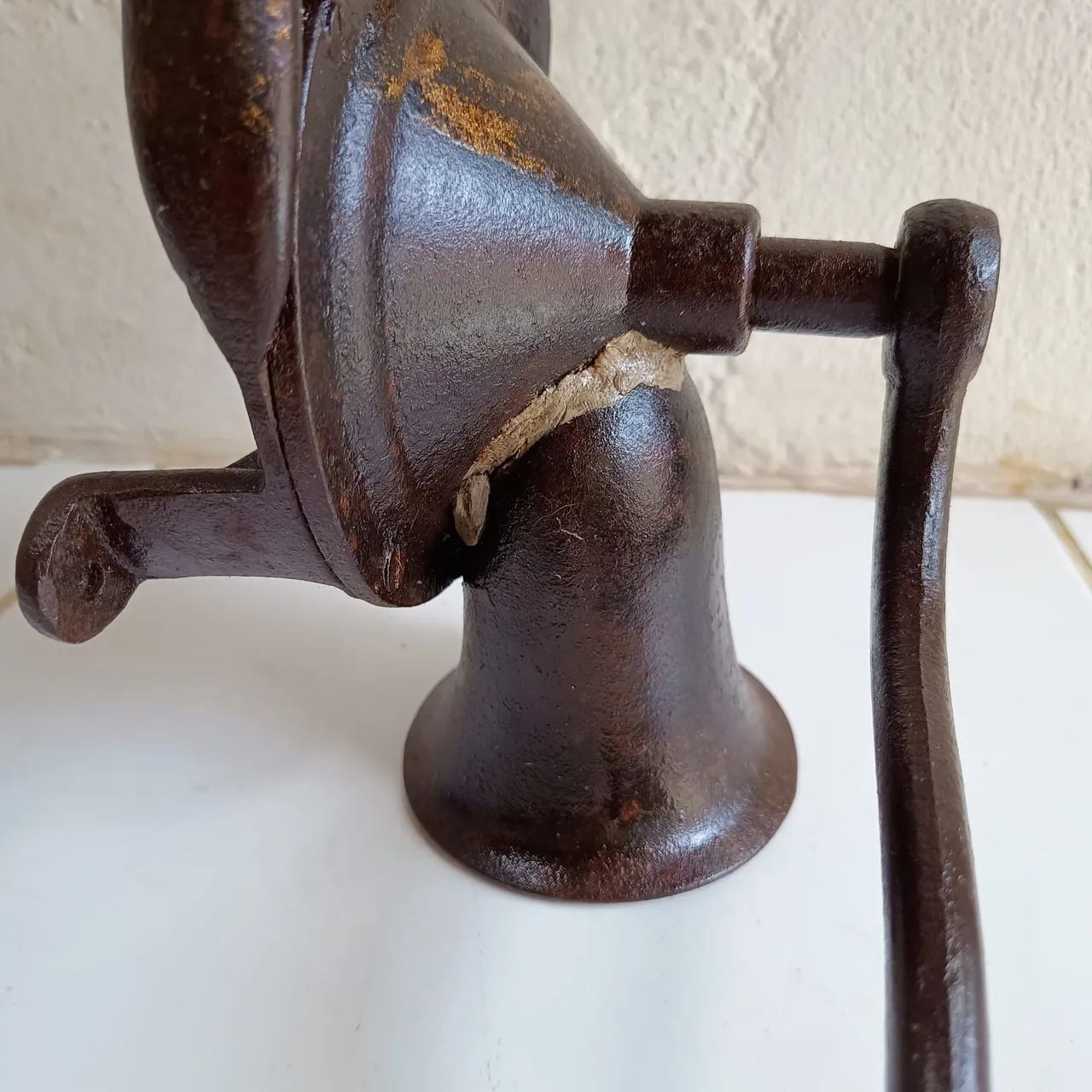 Antigo moedor de grãos e carne  - Foto 4