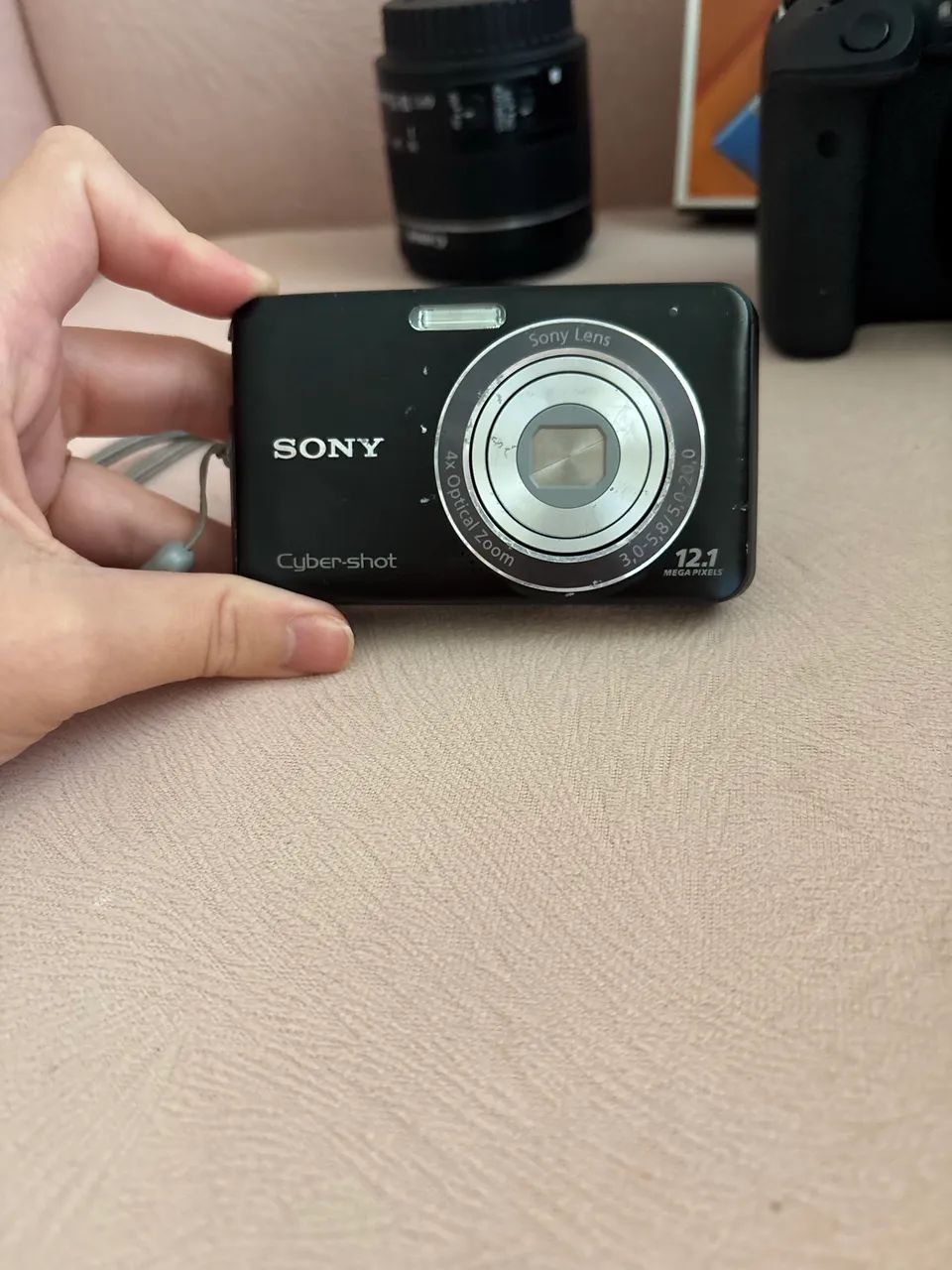 Cyber shot  com defeito precisa trocar a pilha provavelmente 